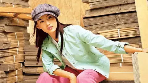 香港中环李嘉诚求见泼红漆事件